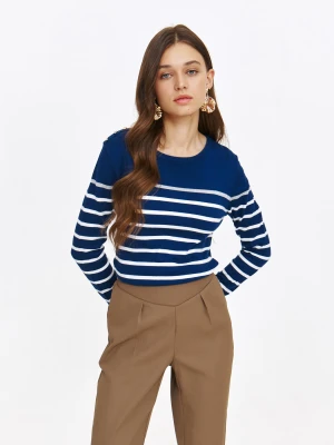Granatowy sweter w paski w stylu marynarskim