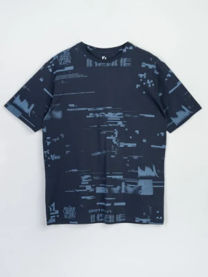 Granatowy t-shirt z niebieskim nadrukiem na całości Reporter