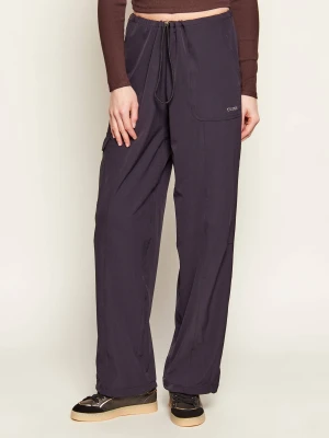GUESS ACTIVE Spodnie cargo NAT | Loose fit