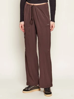 GUESS ACTIVE Spodnie cargo NAT | Loose fit