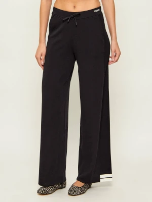GUESS ACTIVE Spodnie dresowe GABRY | Relaxed fit