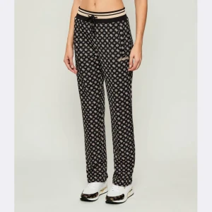 GUESS ACTIVE Spodnie dresowe NEW AGGIE | Regular Fit
