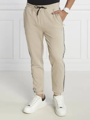 GUESS ACTIVE Spodnie dresowe NEW ARLO | Regular Fit