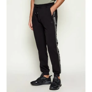 GUESS ACTIVE Spodnie dresowe NEW ARLO | Regular Fit