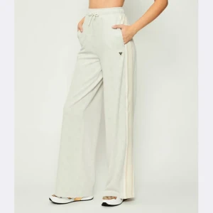 GUESS ACTIVE Spodnie dresowe PEONY | Straight fit