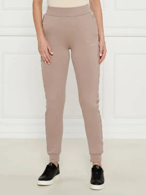 GUESS ACTIVE Spodnie dresowe | Regular Fit beżowy