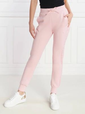 GUESS ACTIVE Spodnie dresowe | Regular Fit pudrowy róż