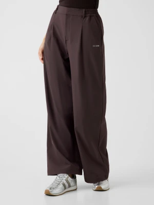 GUESS ACTIVE Spodnie dresowe Rhea | Loose fit brązowy
