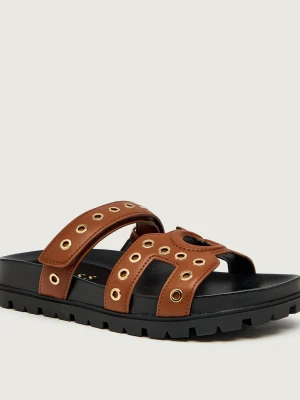 Guess Klapki FASHIE brązowy