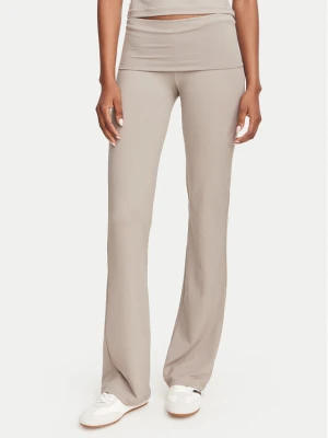Guess Legginsy V6YB24 K4713 Beżowy ciemny Flare Fit