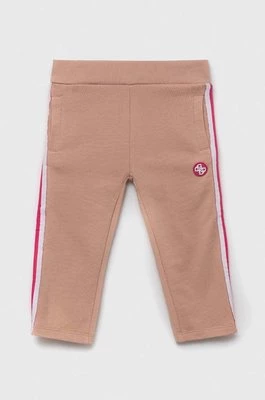 Guess spodnie bawełniane dziecięce kolor różowy z aplikacją