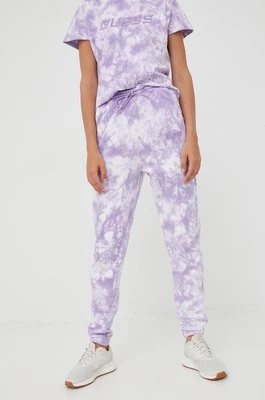 Guess spodnie dresowe bawełniane damskie kolor fioletowy wzorzyste