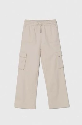 Guess spodnie dresowe bawełniane dziecięce kolor beżowy gładkie J4YQ13 KA6R3