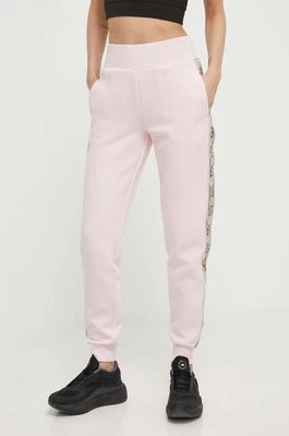Guess spodnie dresowe BRITNEY kolor różowy z aplikacją V2YB15 KB3P2