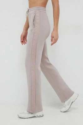 Guess spodnie dresowe BRENDA damskie kolor fioletowy z nadrukiem V3RB21 K7UW2