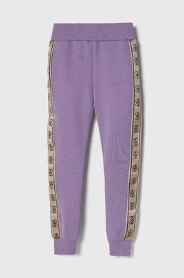 Guess spodnie dresowe dziecięce kolor fioletowy z aplikacją