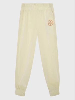 Guess Spodnie dresowe J2BQ12 KBEB0 Beżowy Regular Fit