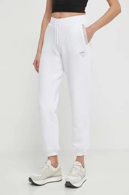 Guess spodnie dresowe KIARA kolor biały z aplikacją V4GB14 FL04PCHEAPER