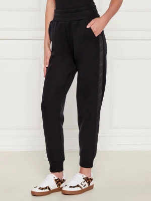 GUESS Spodnie dresowe NEW VICTOIRE | Regular Fit czarny
