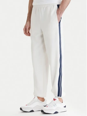 Guess Spodnie dresowe Z6GB11 K3202 Biały Regular Fit