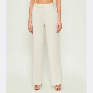 GUESS Spodnie JOANDRA | Relaxed fit