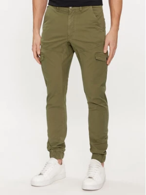 Guess Spodnie materiałowe New Kombat M4RB17 WFYSA Khaki Slim Fit
