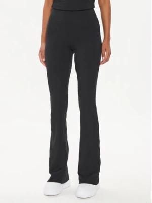 Guess Spodnie materiałowe V4YB15 KCD02 Czarny Slim Fit