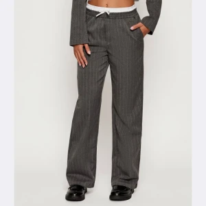 Guess Spodnie | Relaxed fit