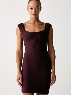 Guess sukienka bodycon z wiskozą CARA bordowy