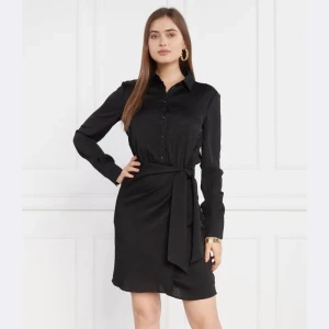 GUESS Sukienka CAMILLA CHEMISIER