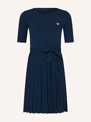 Guess Sukienka Z Mieszanki Materiałów blau