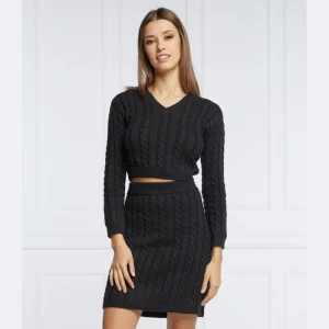 GUESS Sweter DORA | Cropped Fit | z dodatkiem wełny