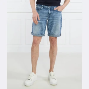 GUESS Szorty SONNY SHORT | Regular Fit | z dodatkiem lnu