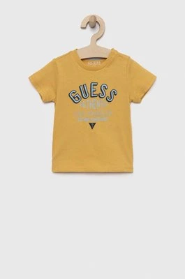 Guess t-shirt bawełniany niemowlęcy kolor żółty z nadrukiem