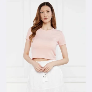 GUESS T-shirt | Cropped Fit