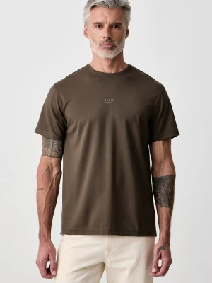 Guess T-shirt męski z wiskozą brązowy