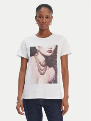 Zdjęcie produktu Guess T-Shirt W6RI57 K9RM1 Biały Classic Fit