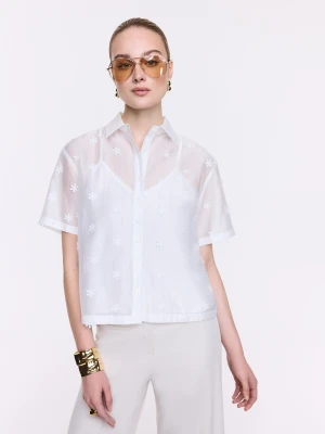 Haftowana biała bluzka z kołnierzykiem i krótkim rękawem TARANKO