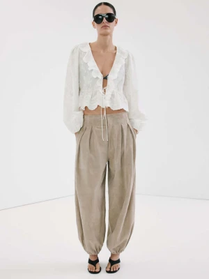 Haftowana bluzka z falbankami złamana biel - Kobieta - - MANGO