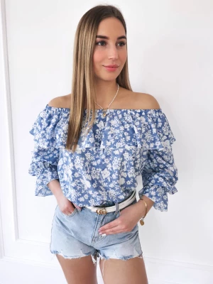 Hiszpanka bluzka zwiewna polskiej produkcji Katania niebieska w kwiaty gumka na ramionach polski producent PERFE