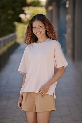 Idol — damska luźna koszulka - Light Pink Animal