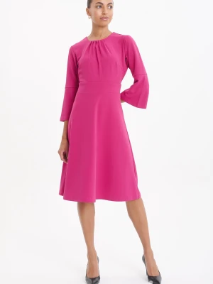 Intensywnie różowa sukienka z rękawami 3/4 Greenpoint