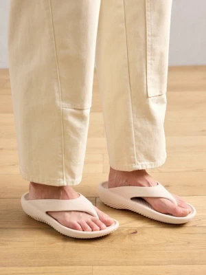 Japonki Crocs jasnoróżowy