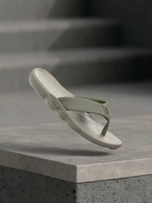 Japonki kąpielowe Nike oliwkowy