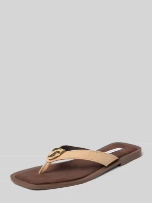 Japonki ze skóry z obcasem słupkiem model 'MEIRA' Steve Madden