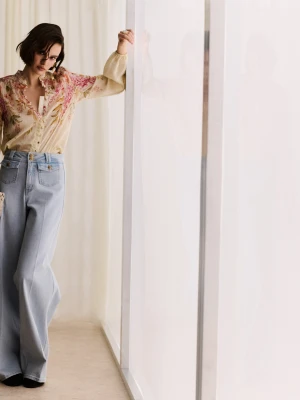 Jasne jeansy wide leg z ozdobnymi guzikami TARANKO