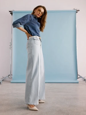Jasne jeansy wide leg z ozdobnymi guzikami TARANKO