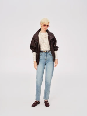 Jasne spodnie typu mom jeans z wysokim stanem TARANKO