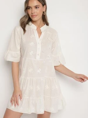 Jasnobeżowa Bawełniana Sukienka z Haftowanej Tkaniny o Koszulowym Kroju z Falbanami Filidwena defox