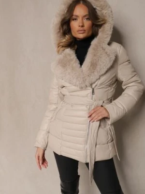 Jasnobeżowa Kurtka Pikowana z Paskiem w Talii i Kapturem Ozdobiona Futerkiem Jeleti metro five